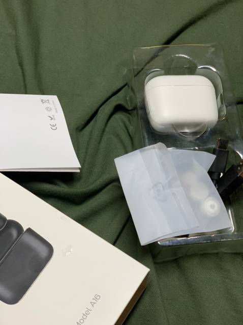 TIKI sử lý đơn hàng rất nhanh. Hàng giao chuẩn, yên tâm khi mua trên tiki là hàng chính hãng. Về cảm nhận sản phẩm: Mình thấy Tai Nghe Bluetooth Firo có thiết kế rất hiện đại, ổn trong tầm giá, vừa vặn và êm tai lắm. Dock sạc chắc chắn. Thời gian nghe nhạc lâu và kết nối tương đối ổn định. Cảm ơn TIKI & FIRO rất nhiều. Mình rất thích.