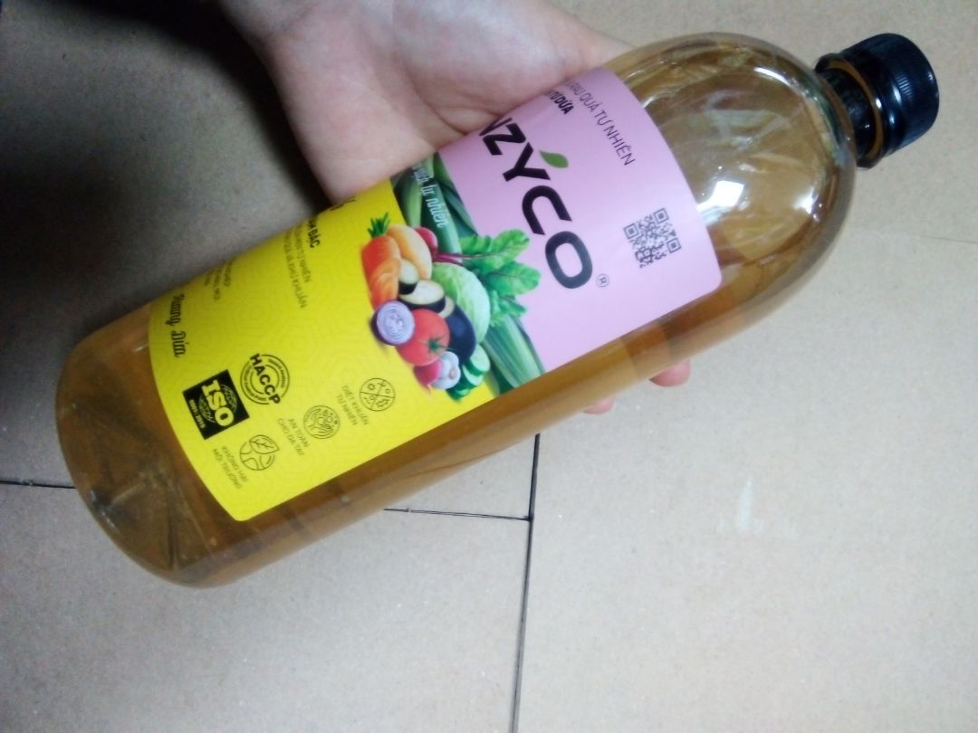 chai này cực to luôn, ngâm táo tầm 5 phút thấy sạch bóng, cảm giác ăn cũng yên tâm hơn