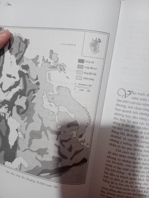 Tưởng có in màu để dễ hình dung. Nhưng không có như bản photocopy bản chánh ra. Gần 400k mà như này cũng chán.