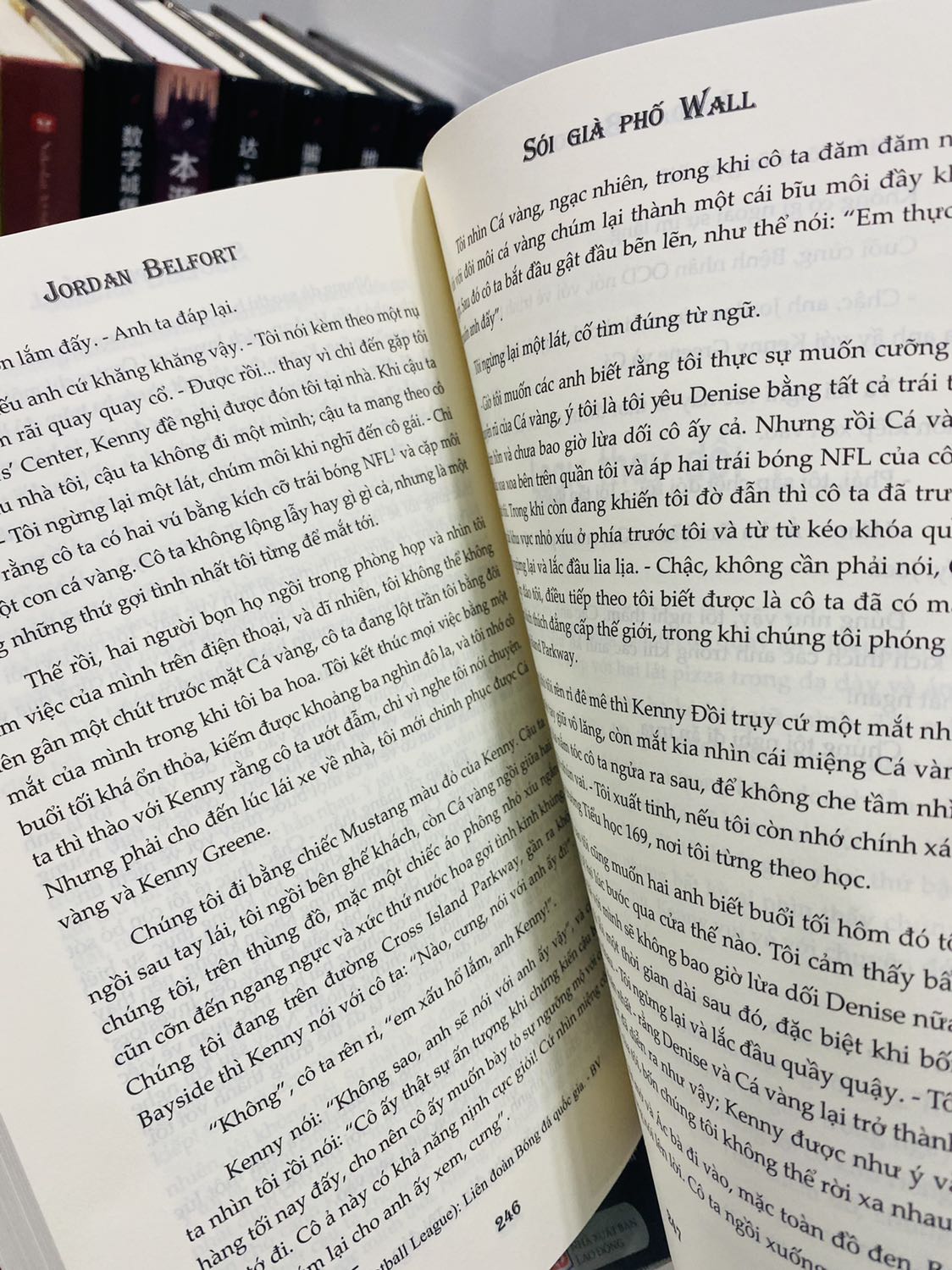 Sách dày, tương đối nặng tay. Giấy tốt. Mình mua có bookcare nên nhìn chất lượng. Nội dung tốt!