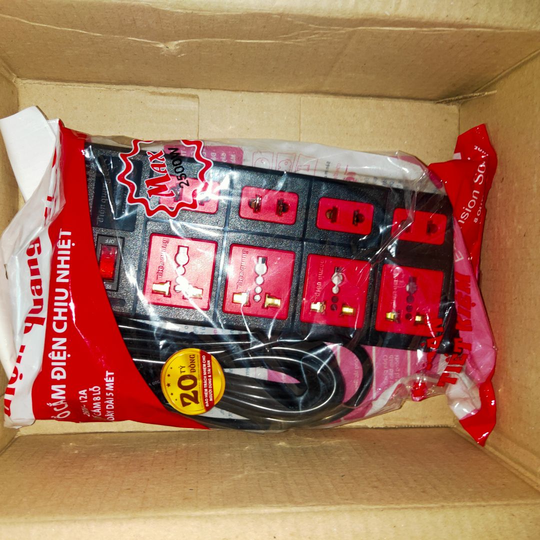 Giao hàng tốt, năm sản xuất 2020. Chất lượng dây cắm và ổ điện chắc chắn, có nhiều ổ cắm 3 chạc rất tiện sử dụng.