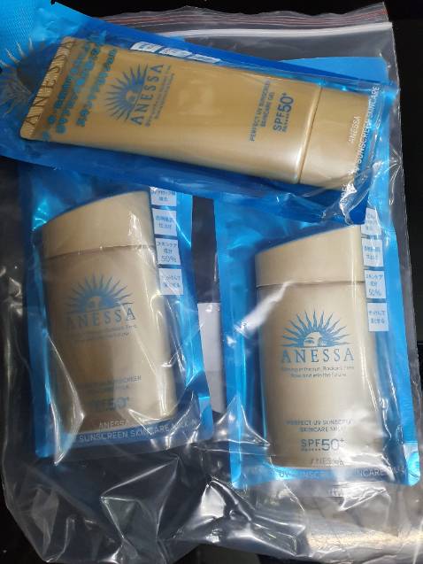 Đã nhận đầy đủ sp như km: sữa chống nắng kiềm dầu Anessa chính hãng. Săn đc deal flash sale : 1+1 tặng thêm gel chống nắng full size luk 0h. Giá hời 975k đc 3 sp, mới sx t6, t7/22. Hsd 3 năm
Chất lượng tốt, đã mua lại nhiều lần
Thanks!