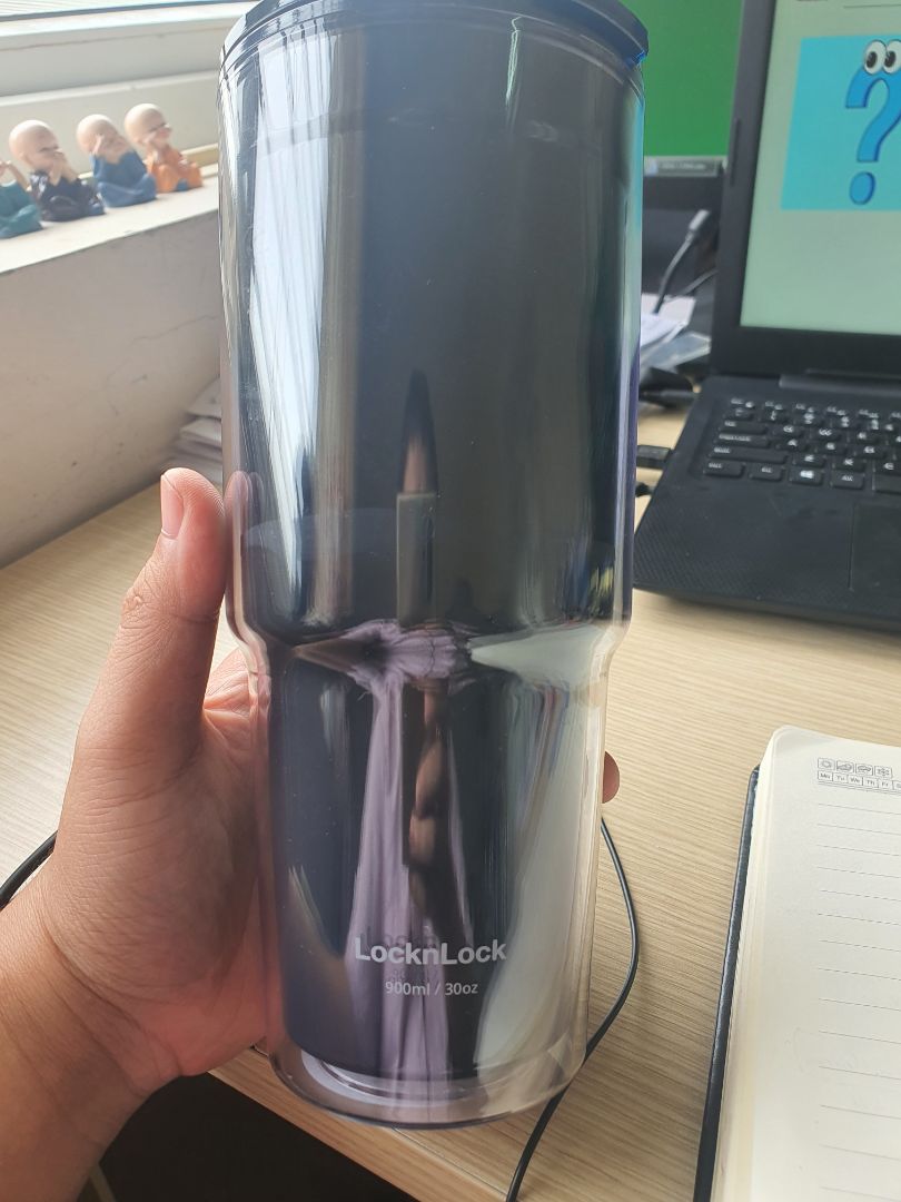 nói chung là đẹp. tuy nhiên ly locknlock. không phải hãng lock&lock. 150k là đắt, việc này cứ như đánh lùa người mua. vấn đề thứ 2 là giữ ngiệt kém. bị dọng nước khi đựng nước đá. đựng nước nóng thì chưa biết nhưng chắc chắn sẽ nóng. vì khi đựng nước lạnh rót vào cái cầm cảm giác mát lẹm tay ngay!