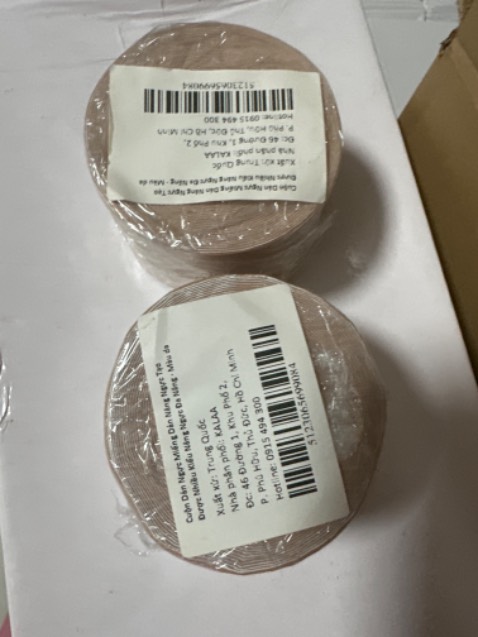 Cái này phải có thêm miếng dán ngực giấy hoặc silicon mặc mới ok nha, tui mới thử dán không lên k ăn mấy, có miếng dán ok hơn, đóng gói cẩn thận, giao nhan