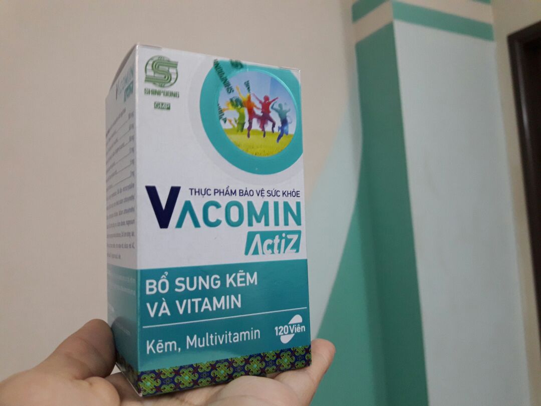 Tiki giao hàng nhanh hơn mong đợi. 
Hộp Vacomin nhìn thực tế đẹp hơn lúc xem trên hình. Viên thuốc dễ uống. Sẽ cố gắng duy trì 2 viên mỗi ngày để tăng đề kháng cho mùa dịch này.