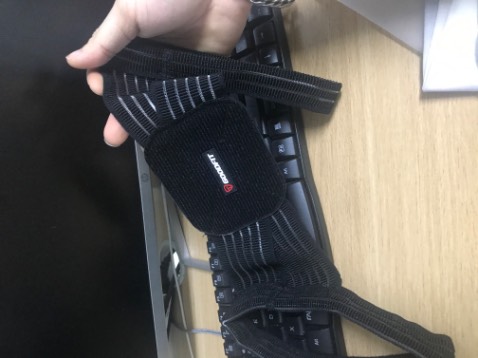 Mua cho bé nhà dùng, dễ đeo nên bé cũng hợp tác. Hy vọng kết hợp với điều chỉnh thói quen sinh hoạt . Dáng lưng bé nhà sẽ chuẩn dần lại