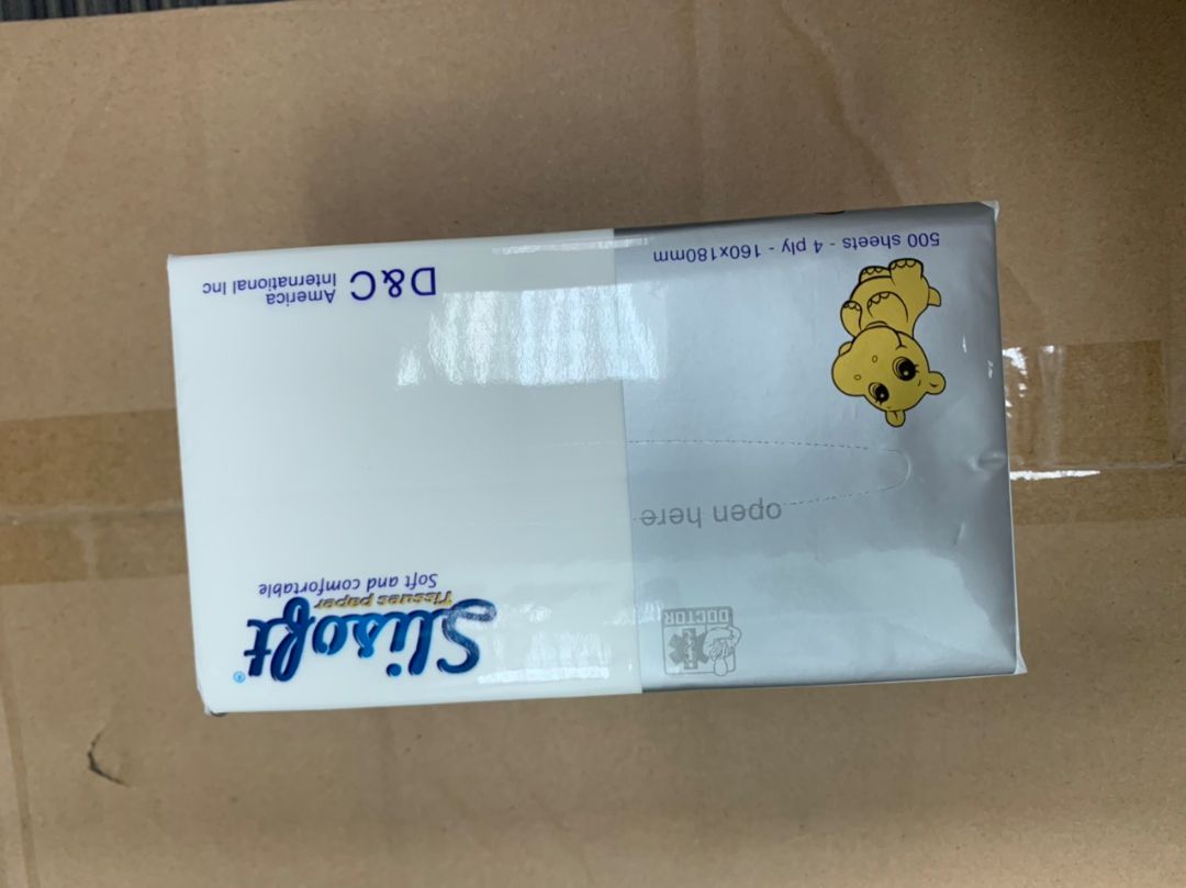 Giấy dai, bên trong có 4 lớp, giấy không bị bở bột vụn khi dùng. Dù dính nước cũng vẫn rất dai. Sản phẩm tốt