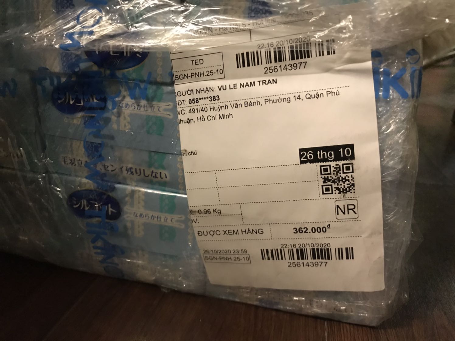 Tiki giao hàng cẩu thả, hàng hoá mũ phẩm hộp giấy dễ móp dễ dập mà không đóng thùng kỹ lưỡng, chỉ bọc màng nhựa làm hộp bị dập móp bung luôn cả seal của sản phẩm !