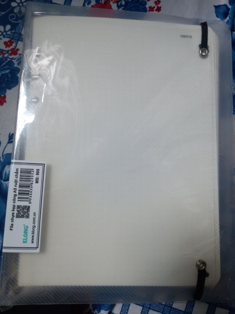 sp thấy ok lắm, giấy khá dày, mấy cây bút viết mực ra đều, đẹp