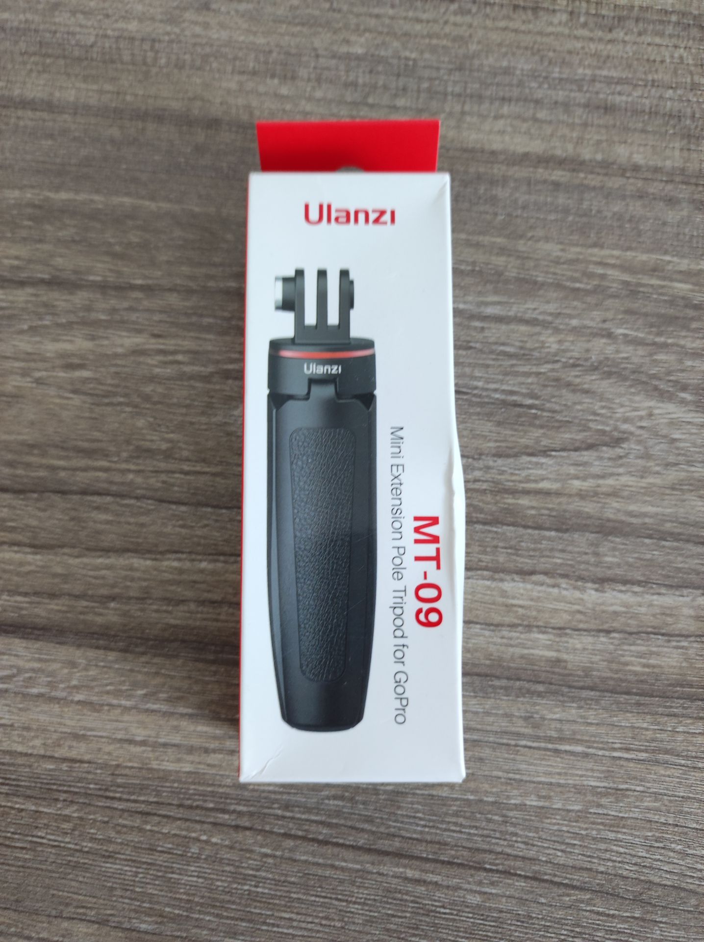 Nhìn cũng có vẻ chắc chắn xịn xò, độ bền thì phải sử dụng 1 thời gian mới đánh giá được.