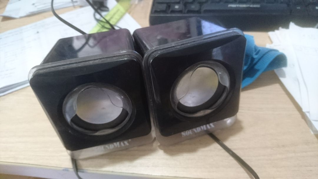 loa nghe ổn. giao hàng nhanh. đúng loại. đủ số lượng. mẫu cổ điển mà còn hàng nên mua liền.