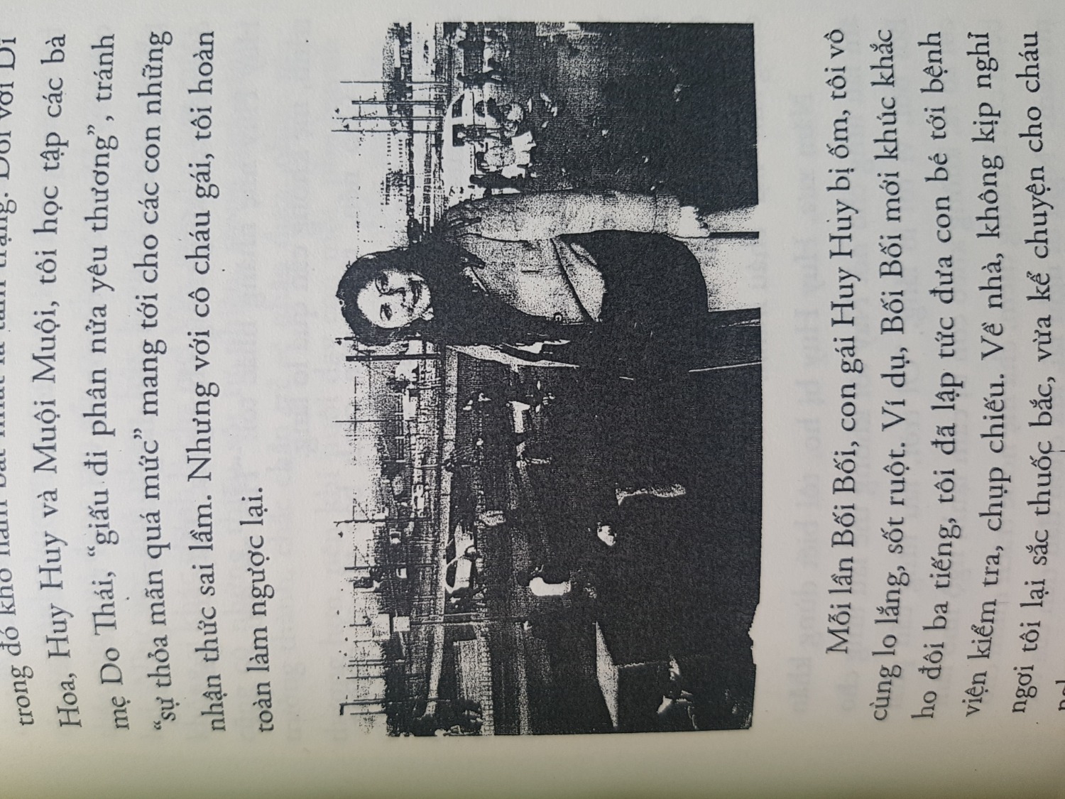 Nội dung sách rất hữu ích cho các bậc làm cha mẹ.
Rất tiếc là cuốn sách chỉ đọc chừng vài chục trang đầu - tập 2 là bị bong hết các trang trong. Tôi mua 1 bộ để đọc, 1 bộ để tặng đều bị lỗi tương tự. Chưa kể sách có vẻ giống như bản phô tô, hình ảnh đen, mờ nhòe trông rất thiếu chuyên nghiệp. Đề nghị Tiki kiểm tra xem có thật là của NXB. Vậy sách của tôi có được đổi trả hoặc hỗ trợ đóng lại bìa?