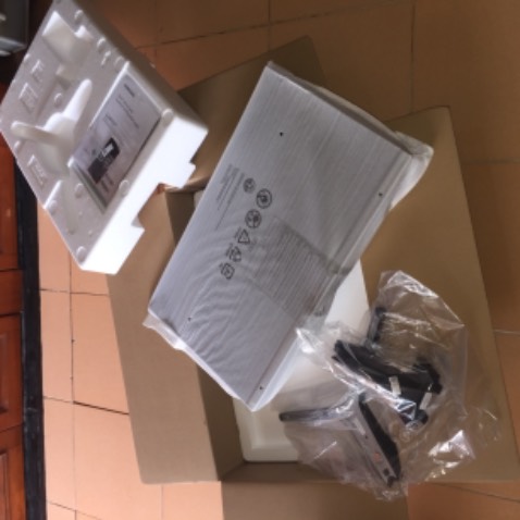 Giao hàng nhanh, đóng gói cẩn thận, hình thức và chất lượng đúng như quảng cáo. Nhân viên vận chuyển nhiệt tình, chu đáo. Màn hình rất đẹp so với tầm giá