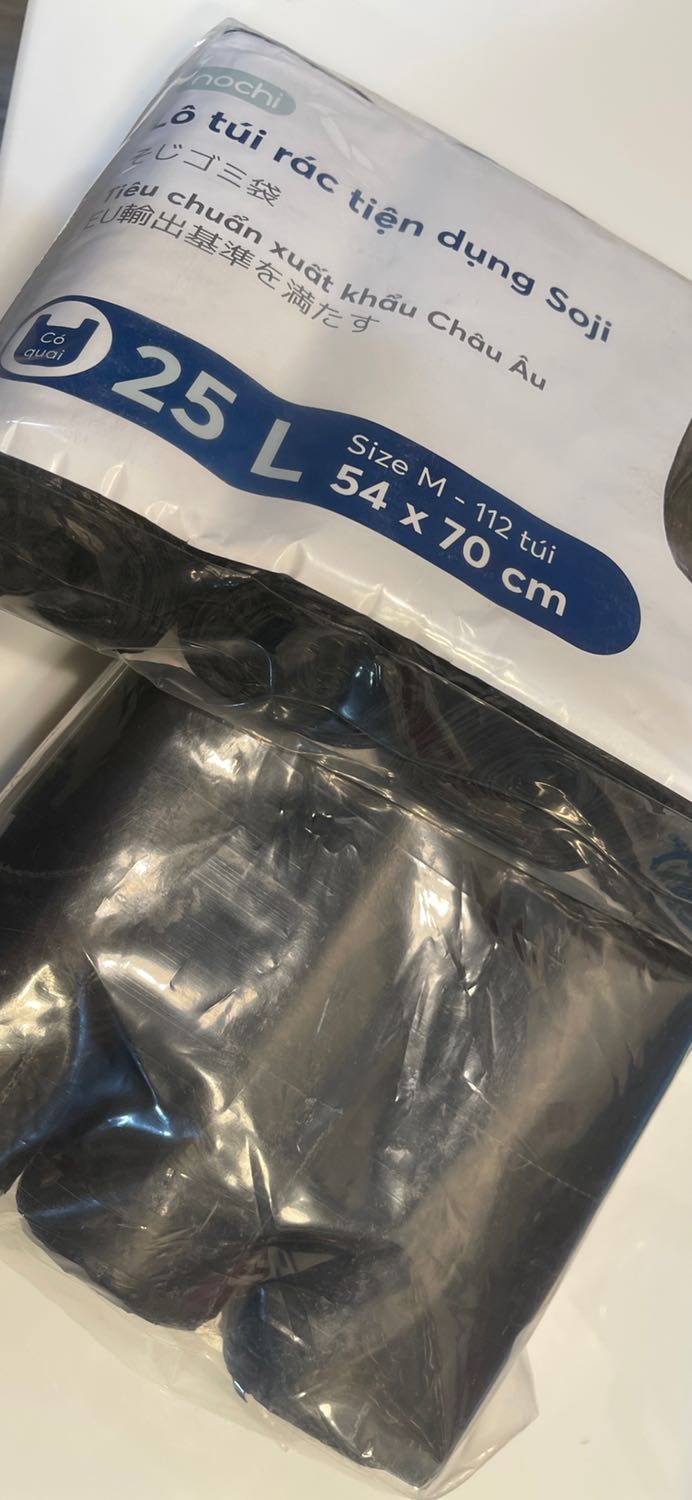 Đặt loại màu mà giao 2 túi toàn màu đen, túi có quai tiện để buộc miệng lại, hơi mỏng nhưng có vẻ dai, để dùng xem thế nào Đặt loại màu mà giao 2 túi toàn màu đen, túi có quai tiện để buộc miệng lại, hơi mỏng nhưng có vẻ dai, để dùng xem thế nào