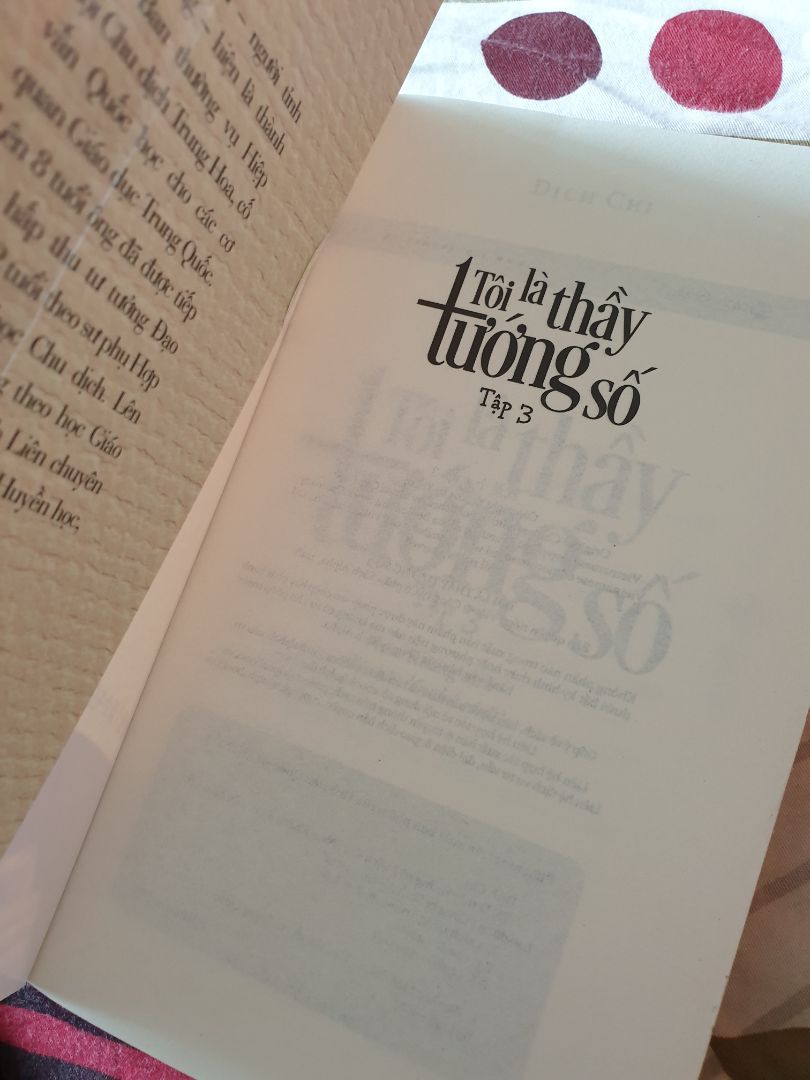 Sách bọc vừa đẹp, giao hàng nhanh. Chưa đọc sang tập 3 nhưng truyện đọc cuốn lắm ạ. :>