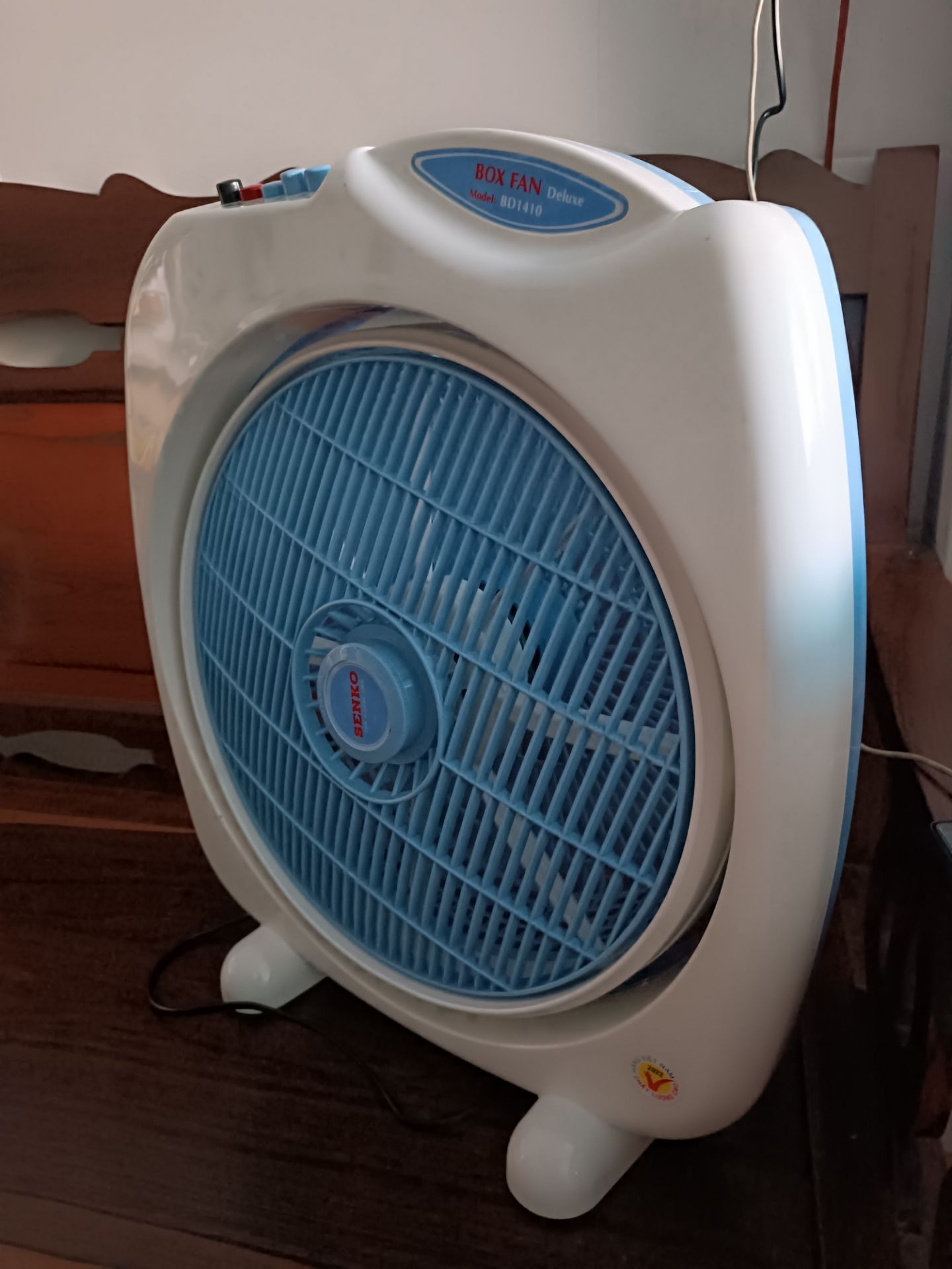 quạt chính hãng,nhựa tốt, gió mạnh, giá tốt.