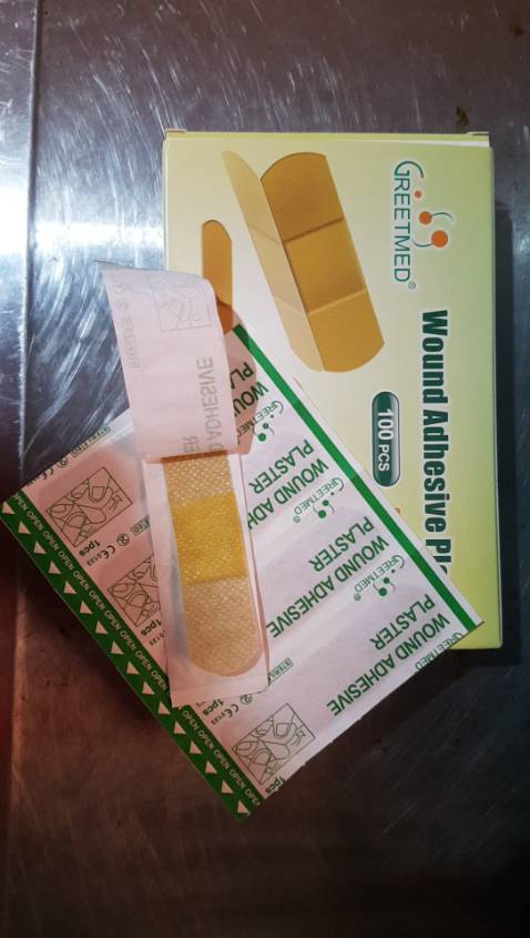 Ờ thì băng keo cá nhân hình THÚ.

Băng keo thì ổn rồi chỉ là KHÔNG có THÚ thôi à.

Thật sự là mình muốn cho shop 2* thôi đó.

Nhưng mà dù sao băng keo chỉ để dán nên mình cho shop 3*.

Mong là shop sau này kiểm tra lại sản phẩm trước khi giao nha.

Để mình có thể quay lại ủng hộ shop ha.

Cảm ơn shop.