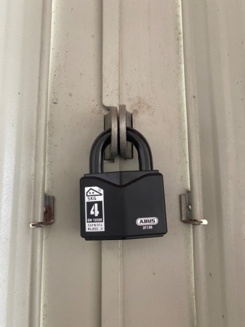 Ngoại quan đẹp cầm chắc chắn với mình xài thử thời gian mới biết, bảo hành 10 năm chắc xài hơn được.