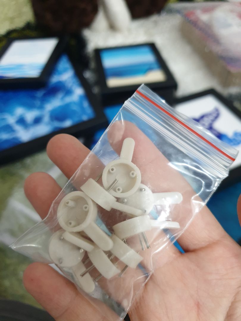 giá rẻ và mầu tranh đẹp hơn kì vọng. giao hàng nhanh. shop gói hàng kỹ nữa