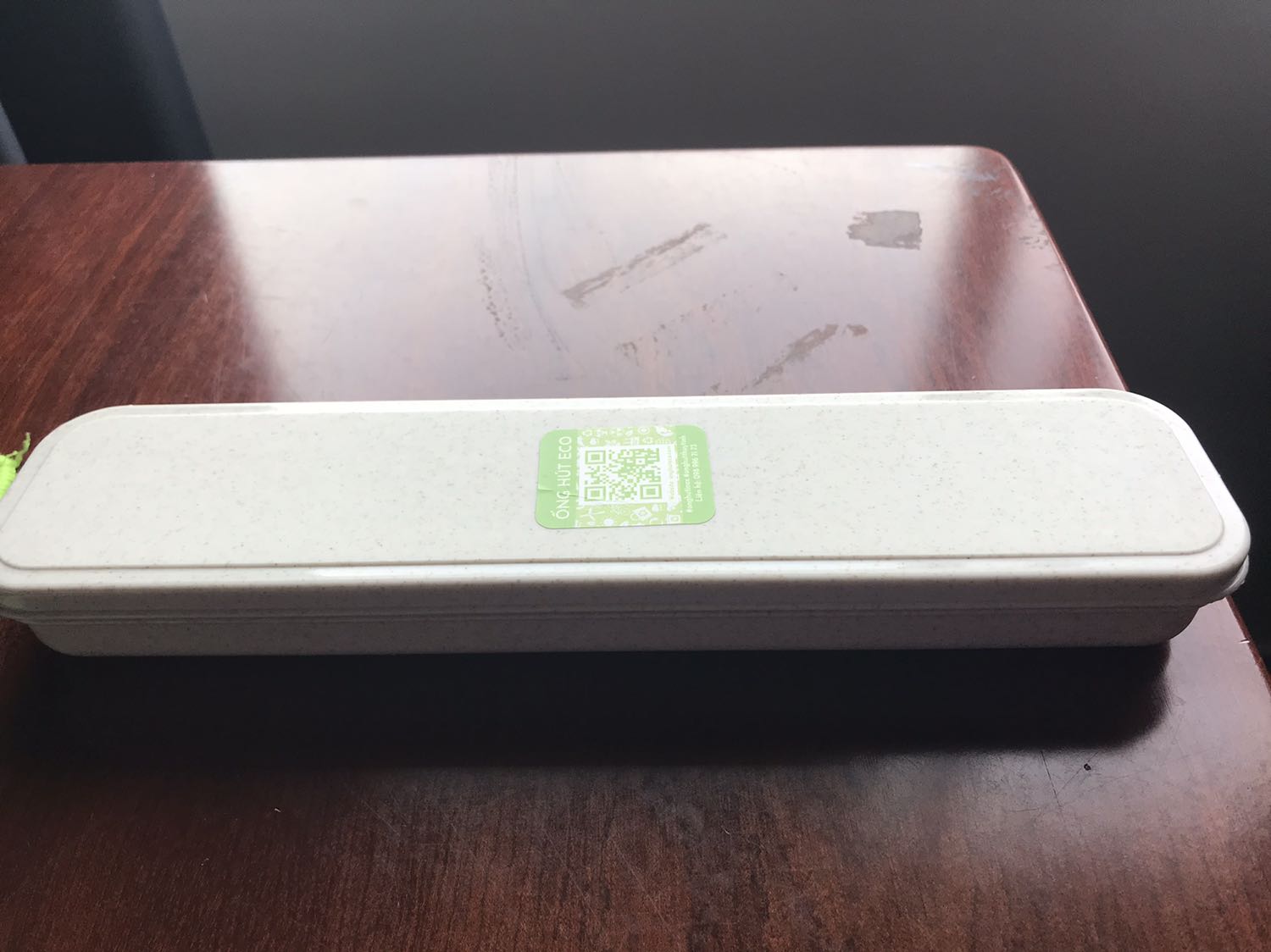 Hàng về đúng hẹn
Hộp đựng còn nguyên vẹn khi nhận hàng (khi đọc qua trải nghiệm của vài người ko may khác thì cũng hơi lo, nhưng may mắn điều đó đã ko xảy ra với mình)