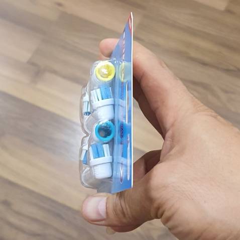 Nói chung là ưng bộ đầu này, cước mềm vừa phải, răng sạch kin kít. Chuẩn máy Oral B ko có gì phải phàn nàn. Đóng gói cẩn thận, giao hàng nhanh, Shop trả lời nhanh nhiệt tình, Giá cả phải chăng