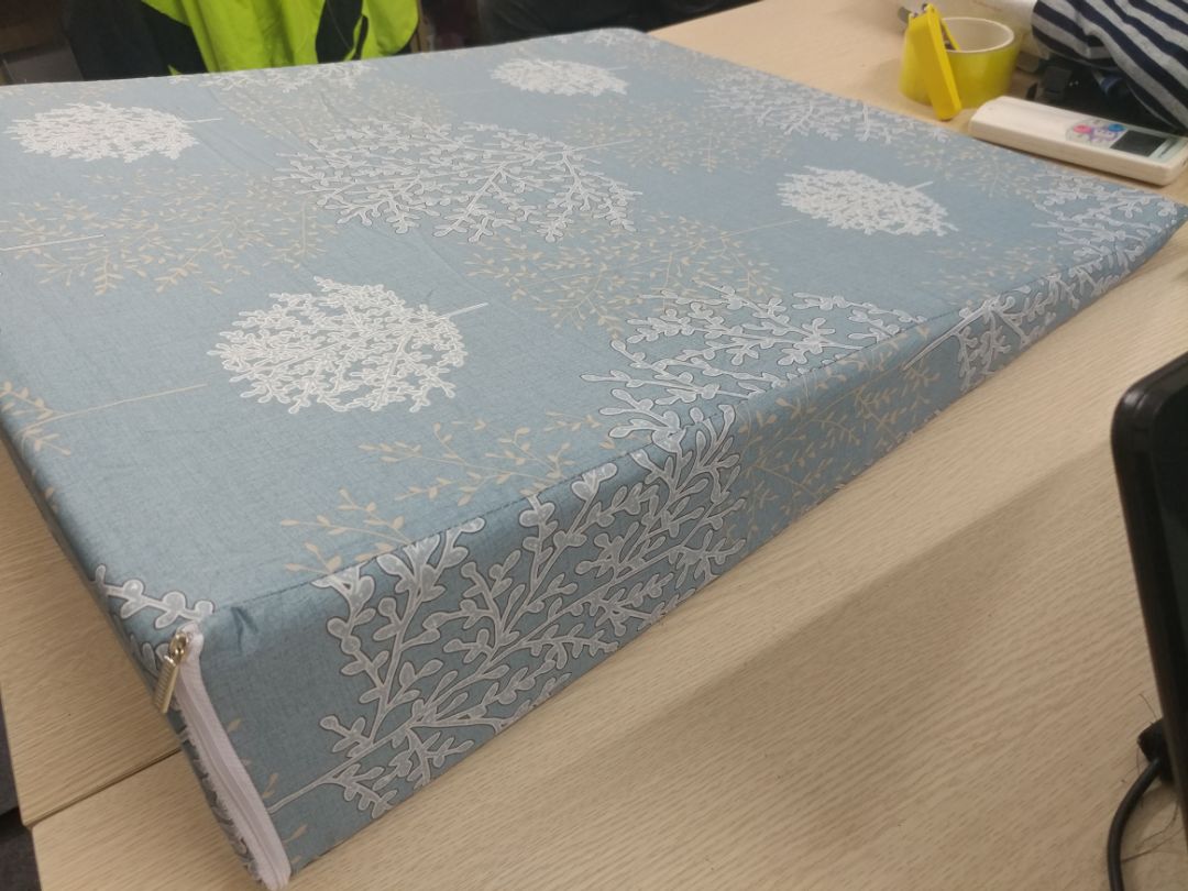 Tạm thời chấm 4 sao, dùng độ tháng nữa mà ổn thì tôi sẽ chấm điểm cao hơn. Trước đây tôi đã mua 1 gối của hãng yoro gì đó mà nằm cứng đờ cả lưng nên buộc phải mua cái này. Hy vọng sẽ khá hơn