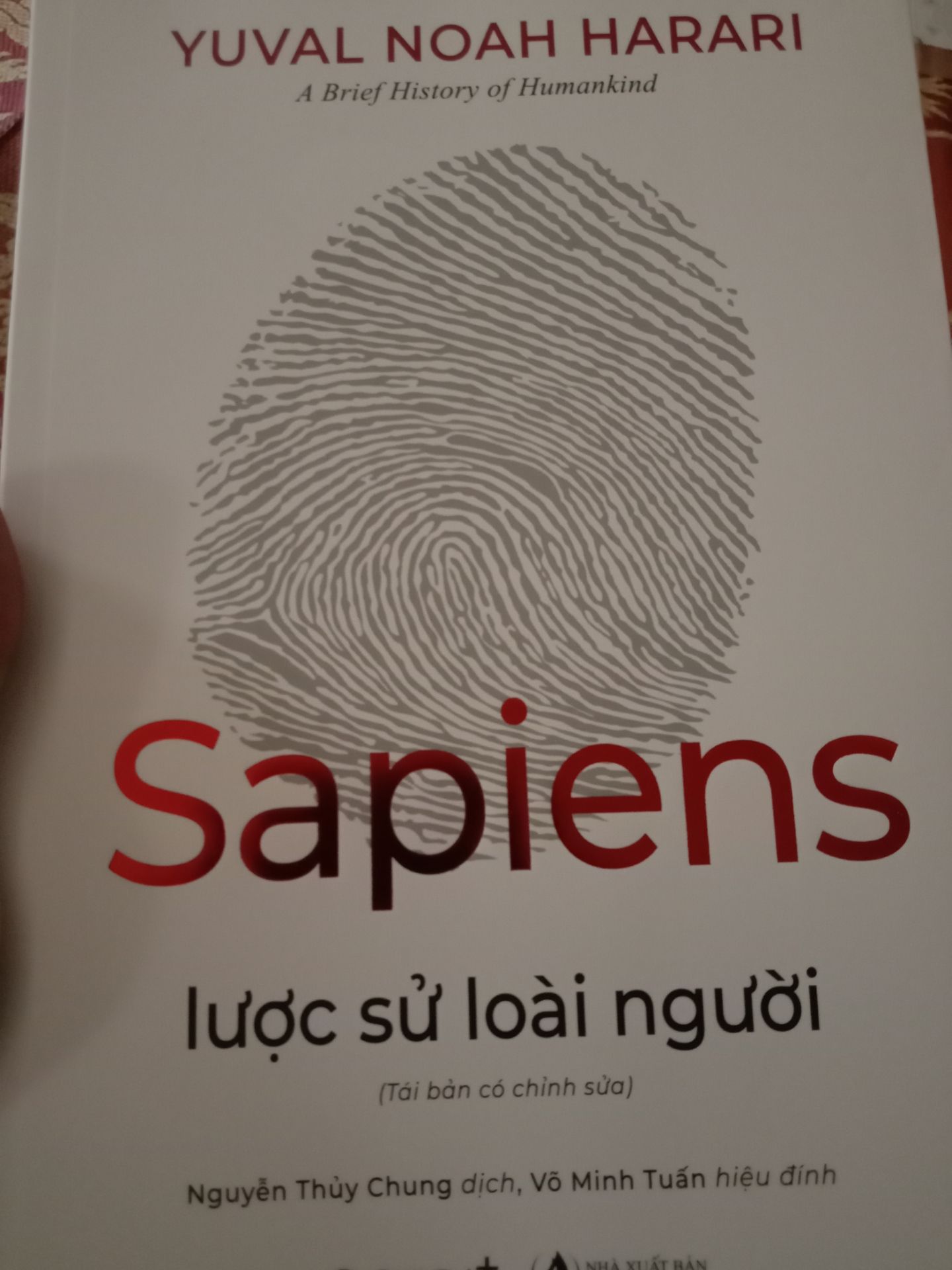 mặt sau hơi bị nhàu nát, giao hàng nhanh