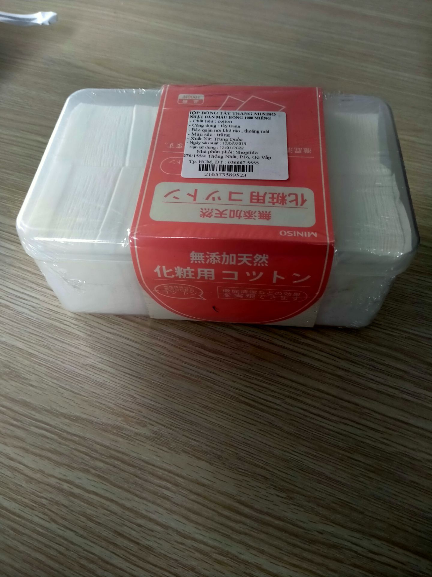 Sản phẩm tốt, rất ưng ý. Gói hàng rất kỹ càng cẩn thận, shipper giao rất nhanh. Hộp bông tẩy trang bên trong còn nguyên vẹn, không bị móp méo hay bể hộp gì cả. Bông tẩy trang khá mềm khá dai, không để lại xơ bông trên da mặt. Tóm lại xài khá chất lượng, khi nào xài hết sẽ quay lại ủng hộ shopp nữa.