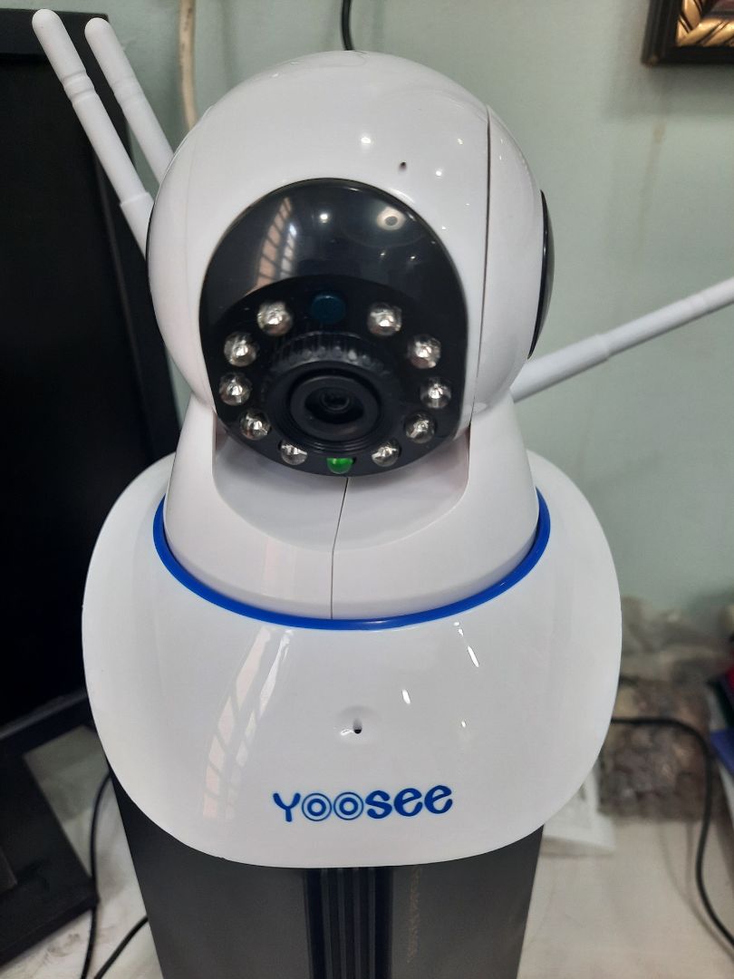 hàng lỗi, không có nút reset, không có chỗ gắn LAN. Không nên mua