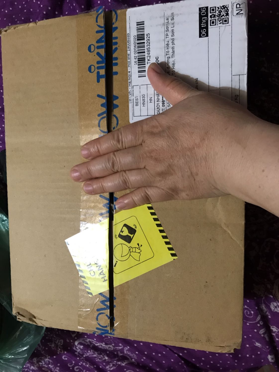 Nhận 2 set gồm 3 hộp. Giá sale 44k, (giảm 91%. Giá chưa sale là 500k, giá đắt so với chất lượng sản phẩm). Đânh giá 4????