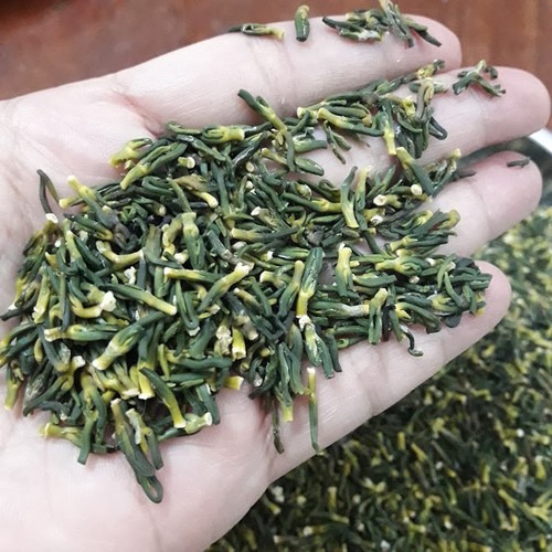 trà quá ok, uống ngon ủng hộ shop 
Tim sen có tác dụng thanh nhiệt, giải độc, trấn tâm kinh, hỗ trợ và duy trì giấc ngủ một cách hiệu quả
Có tác dụng trong việc hạ huyết áp.
Giảm hoa mắt chóng mặt, cao huyết áp, nôn hoặc ho ra máu, táo bón kéo dài, đau mắt đỏ
Phòng chống rối loạn nhịp tim, chống oxy hóa và ức chế quá trình ngưng tập tiểu cầu.
Thanh nhiệt, lương huyết, dưỡng tâm, an thần phù hợp với người già