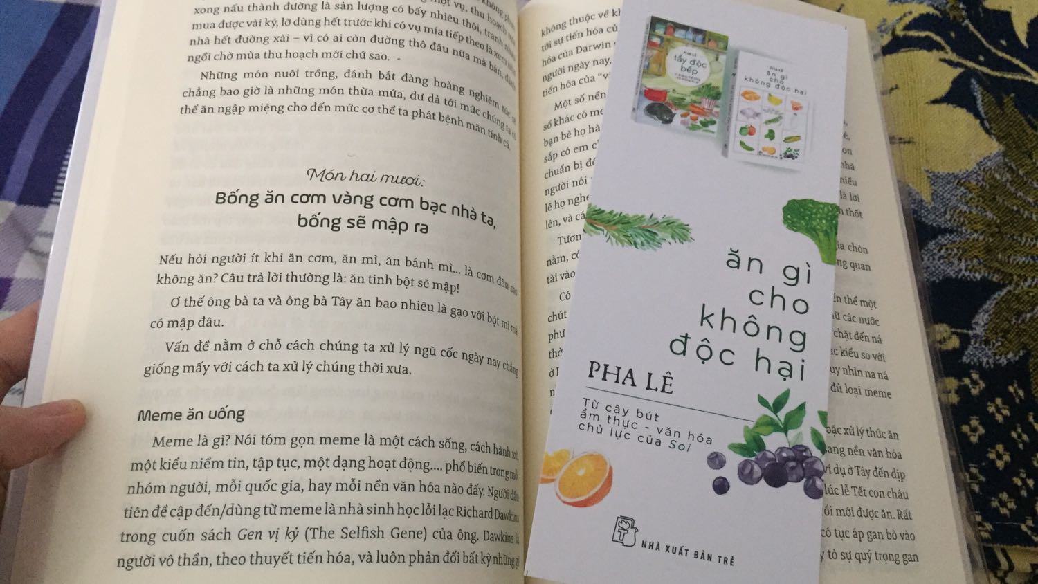 Cuốn sách ko phân tích nên ăn cái gì, mà phân tích nên ăn như thế nào (nguồn gốc, cách chế biến, kết hợp thực phẩm) sao cho lấy được nhiều chất dinh dưỡng từ thực phẩm đó nhất, cơ thể hấp thu hiệu quả nhất thông qua những câu chuyện lịch sử, văn hóa, nghiên cứu khoa học...
Cung cấp kiến thức cơ bản và cốt lõi, cách viết dễ hiểu, duyên dáng.