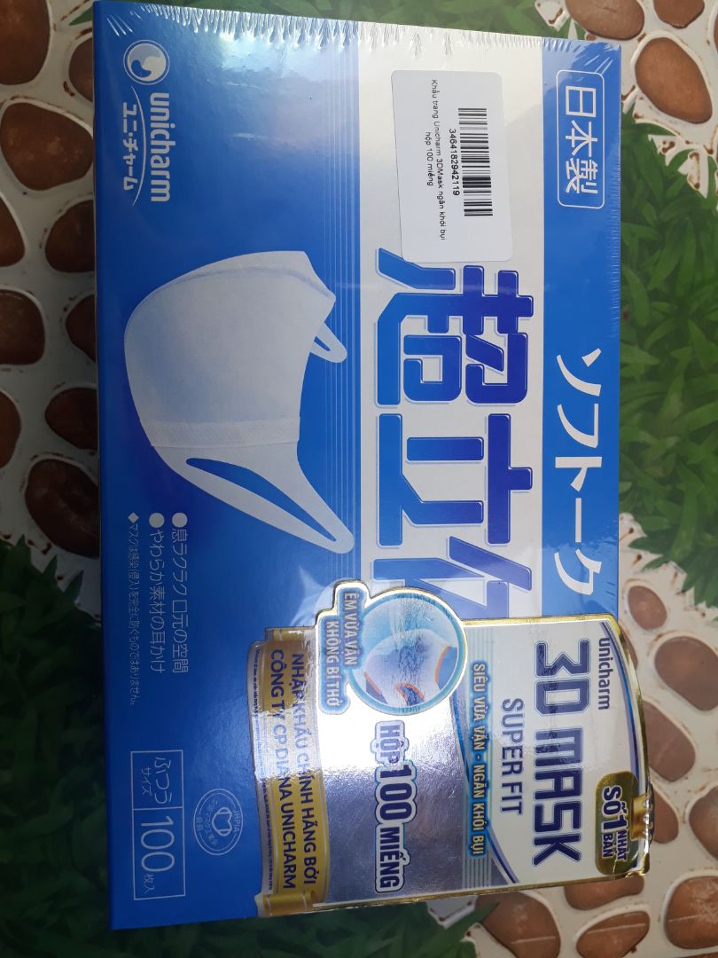 Thiết kế cấu trúc 3D đa lớp độc đáo, ôm gọn và sát khuôn mặt.Thiết kế thông minh chống khuẩn tối đa, ngăn chặn khói bụi thâm nhập vào các khe hở, gia tăng mức độ phòng chống bụi, vi khuẩn trong không khí.Khẩu trang nhô tự nhiên, không sử dụng gọng kẽm, kim loại bất tiện cấn đau vùng mũi như các loại khẩu trang khác.Thiết kế không chạm miệng, vệ sinh, khá thuận tiện với phụ nữ khi vấn đề son môi bị lem dính vào khẩu trang gây phiền phức khi sử dụng, không tạo khe hở ôm vừa vặn nên không làm mờ kính khi đeo khẩu trang.Không gian bên trong khá thông thoáng bởi thiết kế nhô cao nên khá dễ chịu để hít thở, đồng thời giúp giữ nhiệt, ẩm tránh không khí lạnh. Thiết kế cấu trúc 3D đa lớp độc đáo, ôm gọn và sát khuôn mặt.Thiết kế thông minh chống khuẩn tối đa, ngăn chặn khói bụi thâm nhập vào các khe hở, gia tăng mức độ phòng chống bụi, vi khuẩn trong không khí.Khẩu trang nhô tự nhiên, không sử dụng gọng kẽm, kim loại bất tiện cấn đau vùng mũi như các loại khẩu trang khác.Thiết kế không chạm miệng, vệ sinh, khá thuận tiện với phụ nữ khi vấn đề son môi bị lem dính vào khẩu trang gây phiền phức khi sử dụng, không tạo khe hở ôm vừa vặn nên không làm mờ kính khi đeo khẩu trang.Không gian bên trong khá thông thoáng bởi thiết kế nhô cao nên khá dễ chịu để hít thở, đồng thời giúp giữ nhiệt, ẩm tránh không khí lạnh.