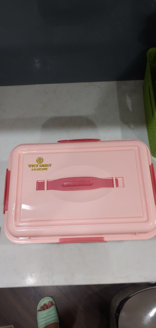 giao hàng nhanh hơn lịch 1 ngày, chất lượng ổn. miếng mút hơi mỏng, đồng hồ đo ko chính xác vì bóc cả 2 túi hút ẩm r mà đồng hồ đo vẫn báo có 20%. chất lượng hộp tạm ổn, chất lượng so với giá bán chưa tương xứng khoảng dưới 150k thì phù hợp hơn. cho ba sao