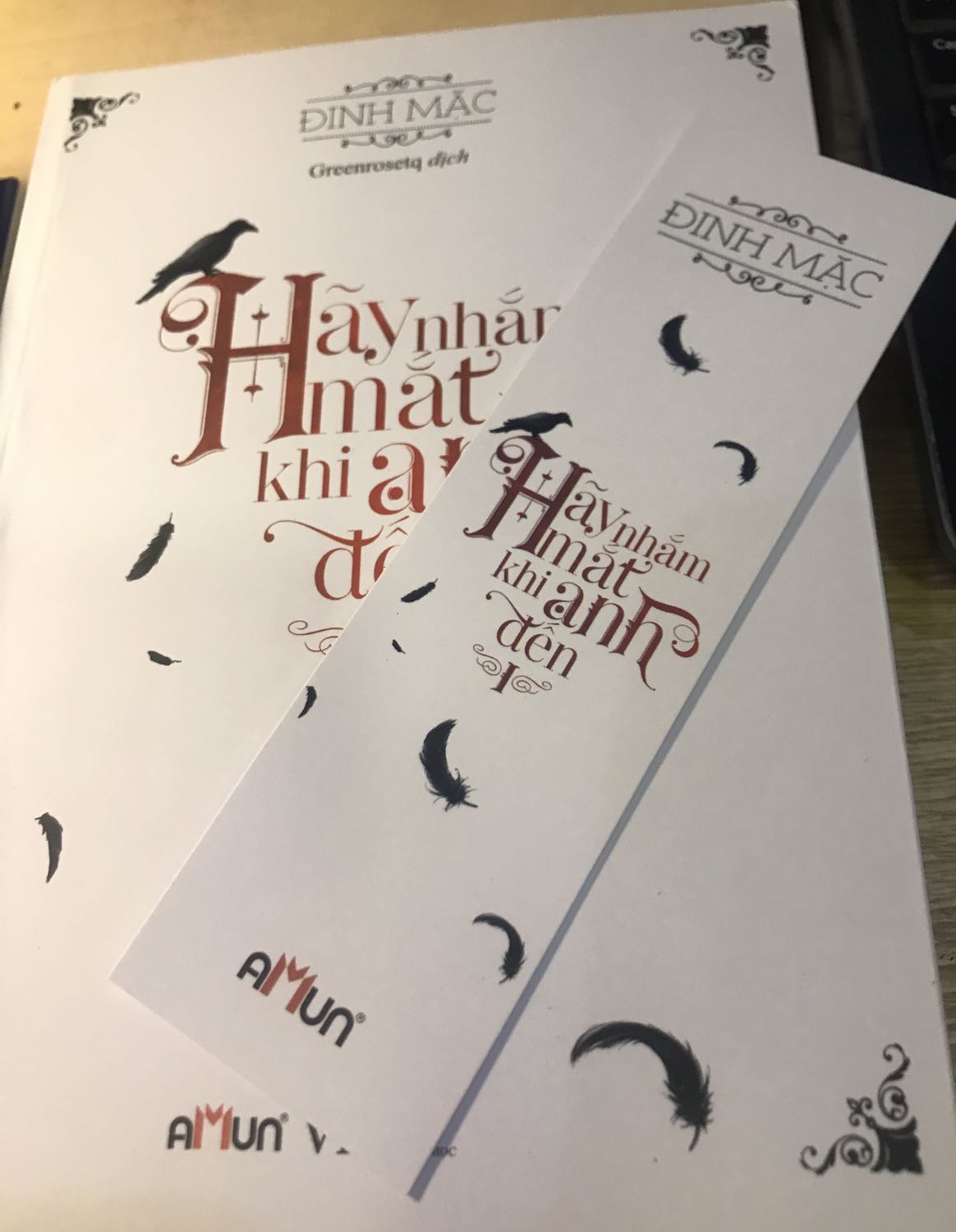 Sách đẹp lắm nhé, sách của mình thì không bị nát hay rách đâu, có cả bookmark nữa, rất đáng tiềnn, nên mua nhaa