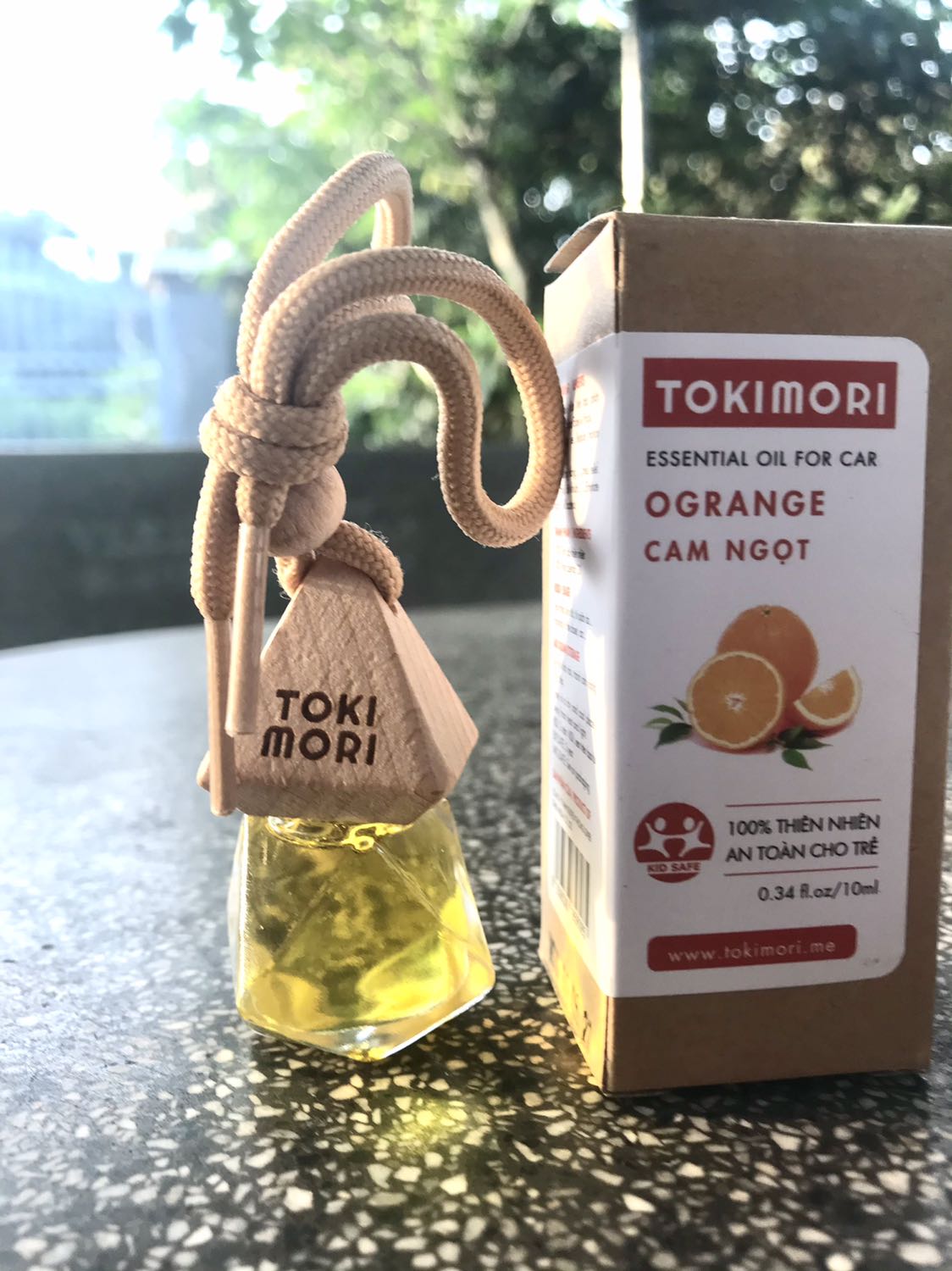 Mùi cam ngọt dịu dàng lắm người ơi, treo tủ quần áo thì tuyệt vời. Mình để trong giỏ xách để thơm ké nữa. Sản phẩm đẹp, giá cả phù hợp và chất lượng thì quá oki. Tiki giao hàng nhanh. Mùi cam ngọt dịu dàng lắm người ơi, treo tủ quần áo thì tuyệt vời. Mình để trong giỏ xách để thơm ké nữa. Sản phẩm đẹp, giá cả phù hợp và chất lượng thì quá oki. Tiki giao hàng nhanh.