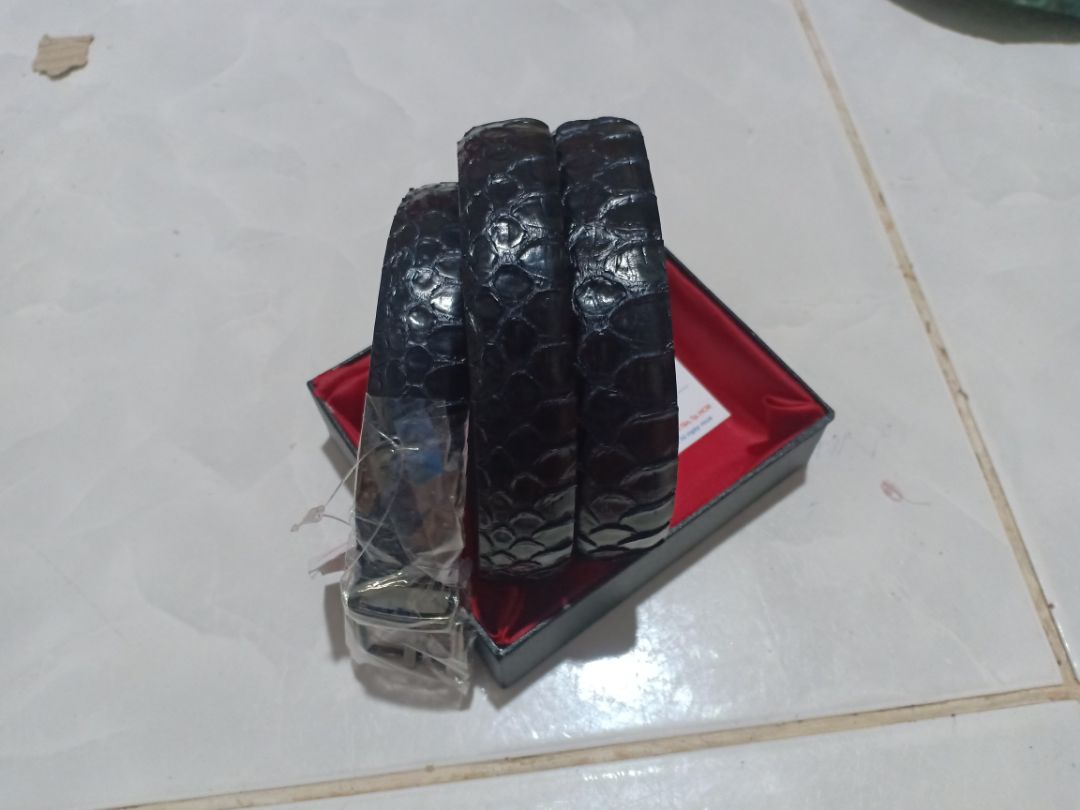 nịt da rất mềm mại màu sắc đẹp và chất lượng cao giá trị rất cao