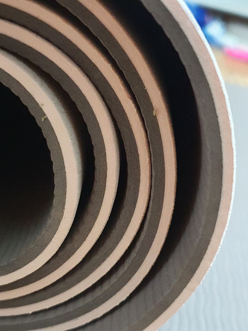 - Về phần đóng gói sản phẩm chưa ổn lắm khi chỉ quấn ni-long vì đây là sản phẩm rất dễ cấn rách, lủng khi vận chuyển.
- Chất lượng sản phẩm quá OK, quá tuyệt, dày dặn, mêm-mịn cảm giác êm ái.