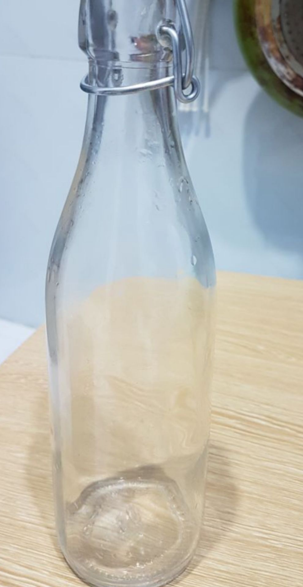 Chai không bám màu, bám mùi thực phẩm, dễ chùi rửa, đảm bảo vệ sinh an toàn thực phẩm.