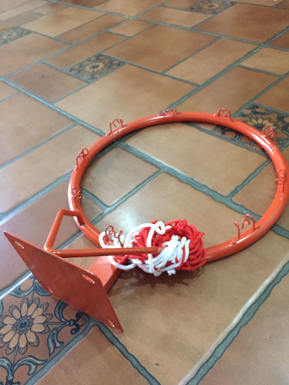 Khung chắc chắn, nước sơn đẹp, dễ dàng lắp đặt, giao hàng nhanh. Tóm lại là hoàn toàn hài lòng