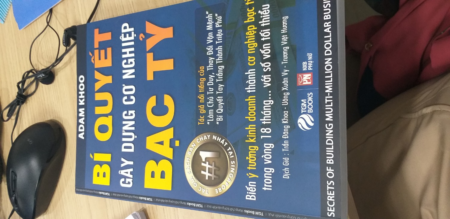 Sách hay, dễ hiểu. Mình đã đọc cuốn: "Tôi tài giỏi, bạn cũng thế" của tác giả này, mình rất thích. Chắc do đội dịch cũng có tâm nên bản dịch đọc cuốn hút và ngôn ngữ gần với người đọc. Giấy chất lượng tốt và giá rẻ quá, giá bìa là 110k, mình mua giảm giá còn 75k. Đọc thấy hay mà ko biết mình có bắt đầu được cái gì không???