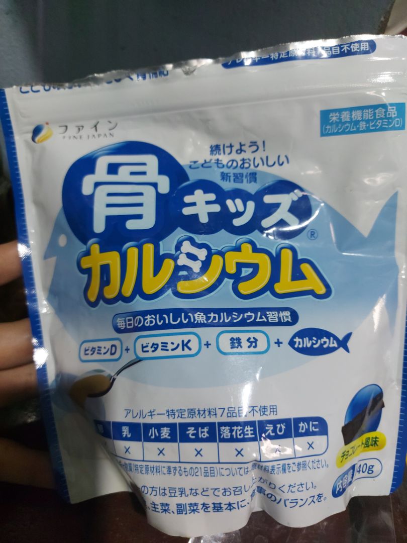 mùi sôcôla. vị nhạt. pha chung với sữa cũng thơm. phải theo dõi thêm mới biết thêm. *** mã vạch thấy đúng hàng nên cũng yên tâm