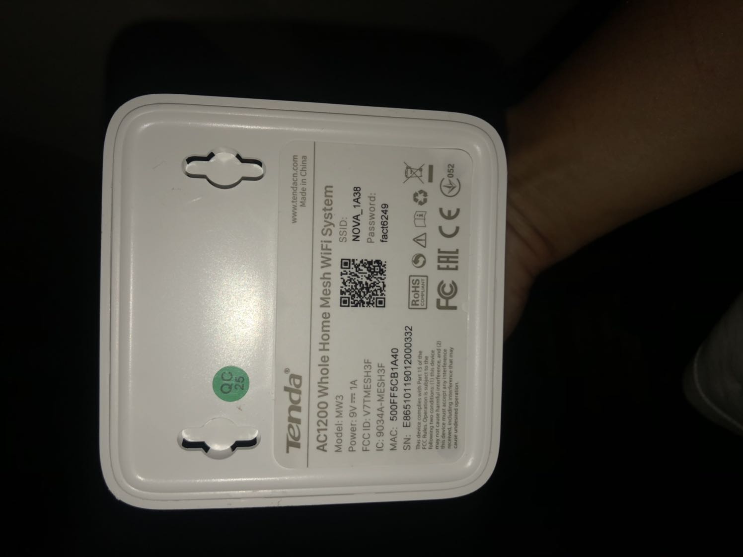 Phủ sóng ok nhưng mà khoảng cách giữa 2 cục phát cách nhau chỉ được tầm 5m thông không vật cản. Để qá hơn tí là nó báo hẳn luôn là phải để gần lại. Độ duy trì mạng ok. Tín hiệu bắt ok ( trong phạm vi 9m ). App tenda cực *** :)))) app cũng hay thể hiện là bắt mạng wf không được liền mạch cho lắm. Nhưng tổng thể thì ngon không phải bàn trong tầm giá. LƯU Ý AI MUA THÌ NHỚ CHỌN NHÀ CUNG CẤP LÀ TIKI TRADING NHÉ KHÔNG LẠI RA HÀNG FAKE THÌ BUỒN.