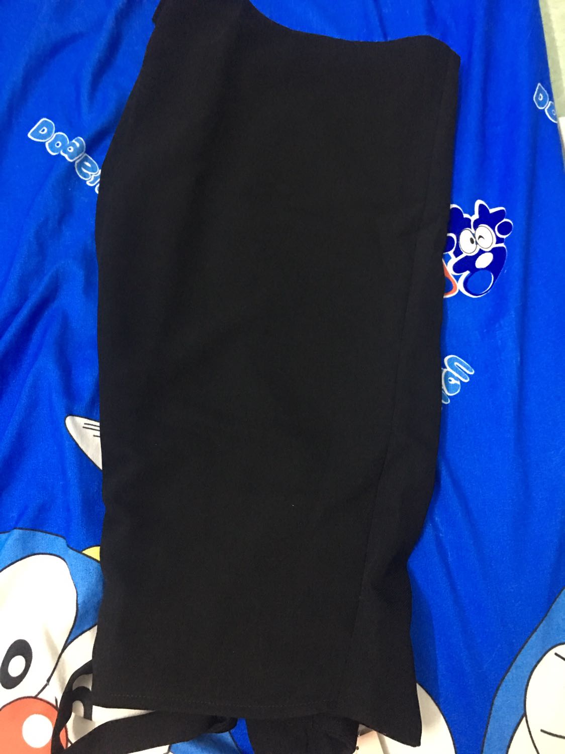 Chất lượng váy ok lắm nha
Vải dày, mặc vừa size, tớ 50kg cao 1.55m mặc vào vừa eo với độ dài vừa qua gối.
Với giá tiền vậy thì mua dc váy này là ok.
Sẽ ủng hộ shop tiếp