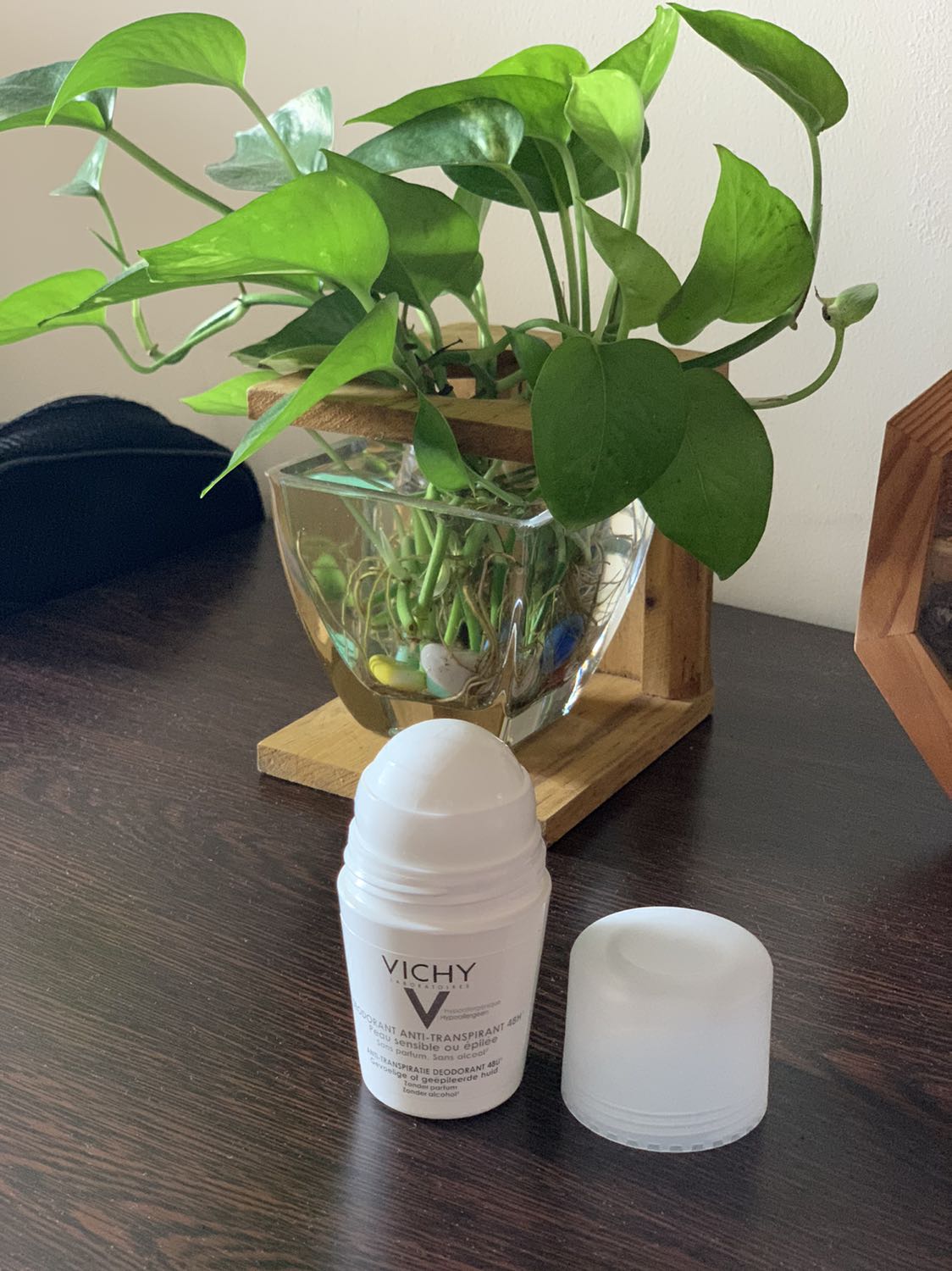 Giao hàng nhanh, đóng gói cẩn thận, nhưng khi nhận hàng mình thấy hàng không có hộp, cũng không có guarantee, không giống hàng mới,mình có chụp hình lại, hơi thất vọng!