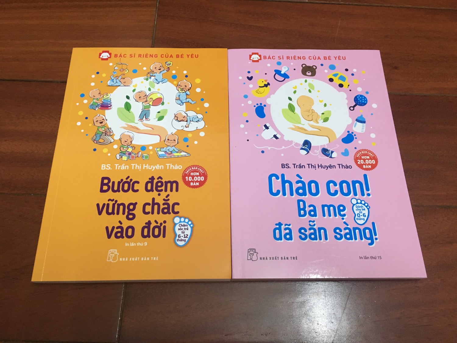 Đặt mua trên tiki 2 cuốn hot hit này với giá khá ok, sách mới, vẫn còn bao bìa bóng bên ngoài, nội dung phù hợp với ba mẹ sắp sinh bé. Vote 5% cho tiki.