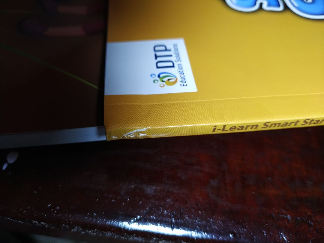 Sách bị hỏng gáy, rách gáy.
Nhà sách bảo quản chưa tốt.