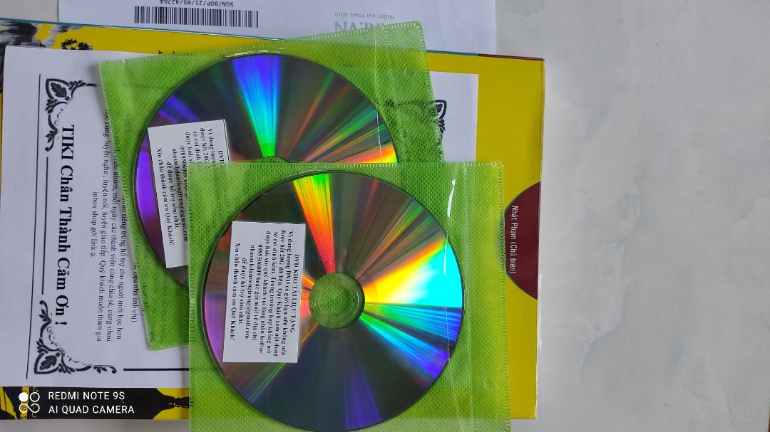 sách mới 2021 đóng gói kỹ càng, có tặng kèm 2 dvd tài liệu. Nhân viên giao hàng nhanh, nhiệt tình.