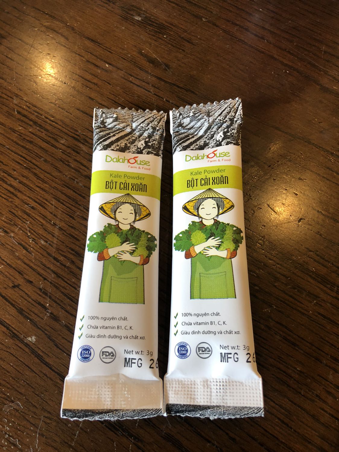 Sản phẩm uống ngon, bột mịn dễ hoà tan với nước. Màu sắc đậm. Vị dễ uống.
Tốt cho sức khoẻ.
Mỗi ngày mình uống 2 gói cho tốt cho sức khoẻ đồng thời cũng cải thiện được cân nặng.