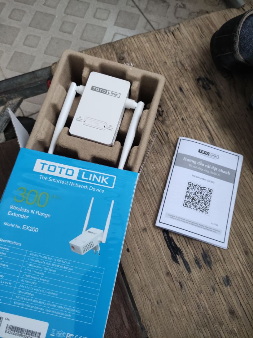 ban đầu mình đặt *** rẻ hơn 10 nhưng mình từ chối nhận vì nhìn hộp có vẻ cũ và đã bị khui, mình muốn mở ra kiểm tra hàng có mới không nhưng shop k cho, còn khó chịu. mình chuyển sang mua trên tiki tuy đắt hơn 10k nhưng cực kỳ hài lòng! sẽ ủng hộ